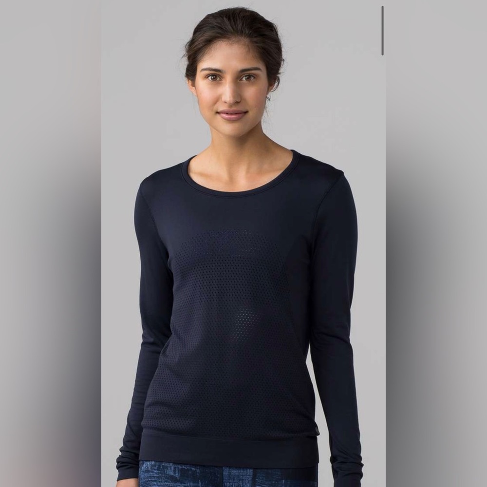 Lululemon Breeze By Long Sleeve
Midnight navy size 6